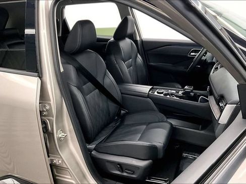 Used 2024 Nissan Rogue Platinum AWD/4WD image 8