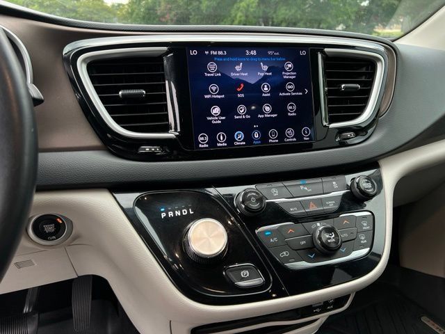 Used 2018 Chrysler Pacifica Touring-L FWD image 34