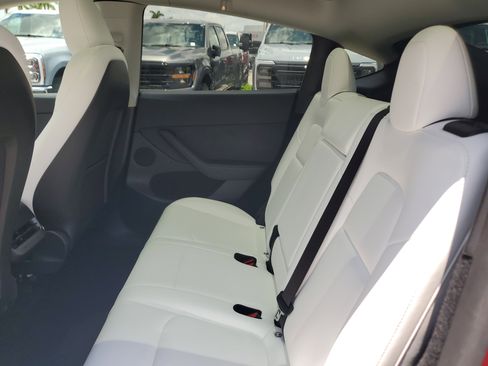 Used 2024 Tesla Model Y Long Range RWD image 19
