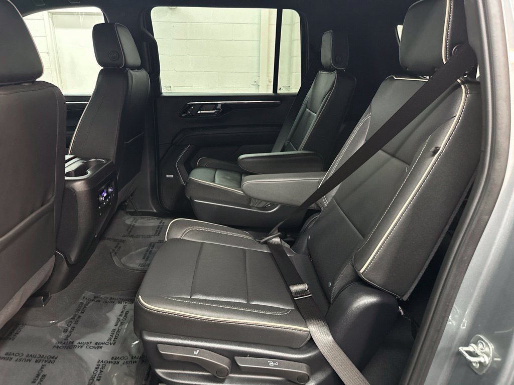 Used 2025 Chevrolet Suburban Premier AWD/4WD image 21