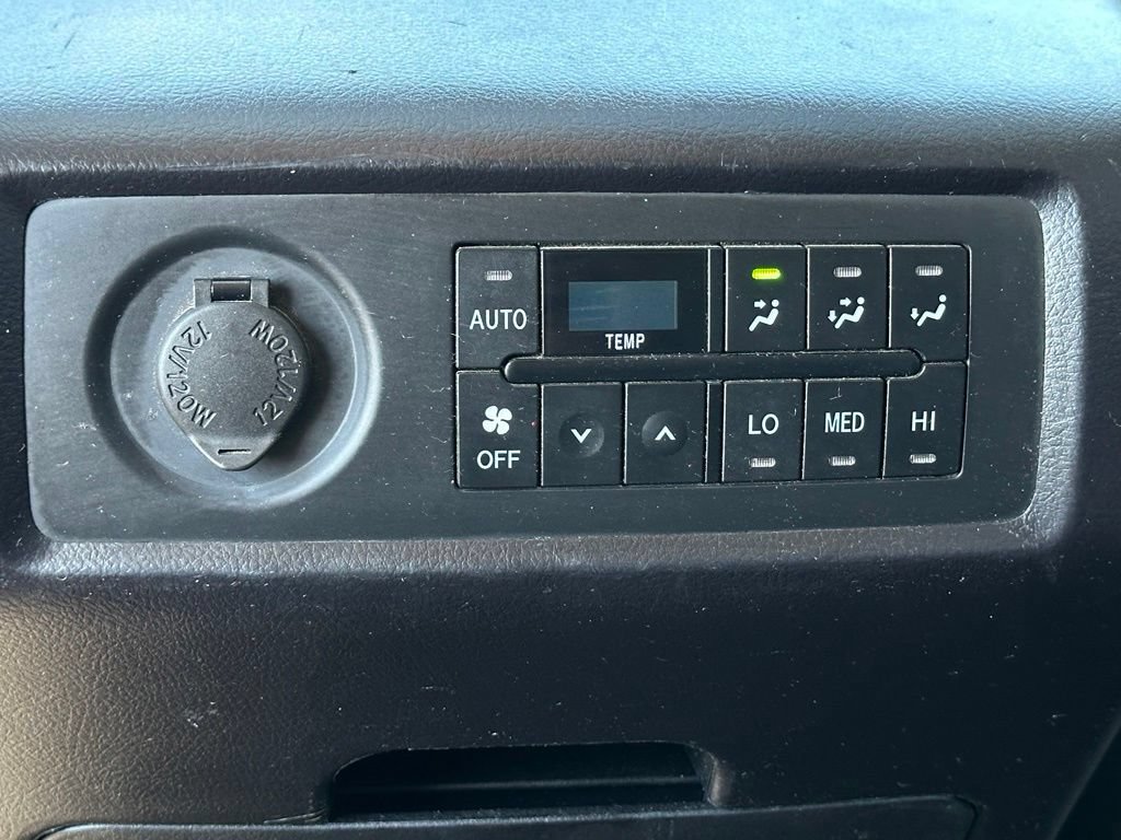 Used 2018 Toyota Sequoia SR5 AWD/4WD image 35