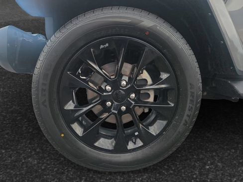 Used 2021 Jeep Wrangler Unlimited Sahara AWD/4WD image 4
