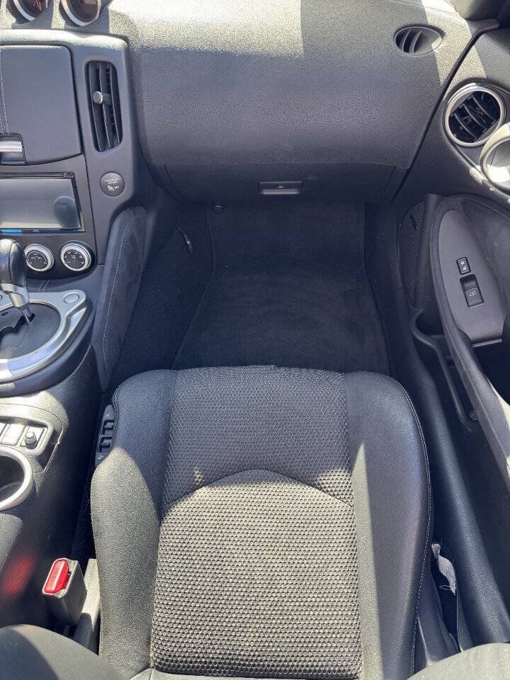 Used 2010 Nissan 370Z Touring RWD image 22