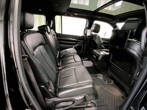 Used 2022 Jeep Wagoneer Series II w/ Premium Group I AWD/4WD image 25