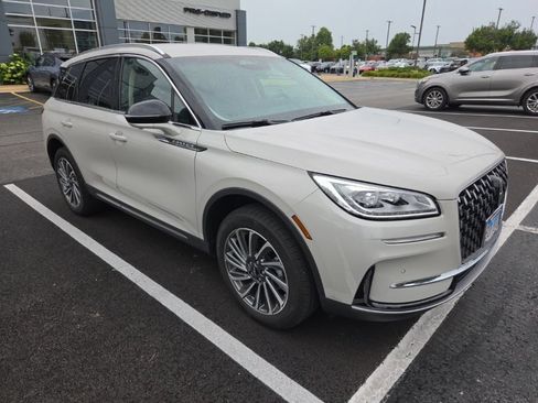 Used 2023 Lincoln Corsair Reserve w/ Equipment Group 201A AWD/4WD image 3