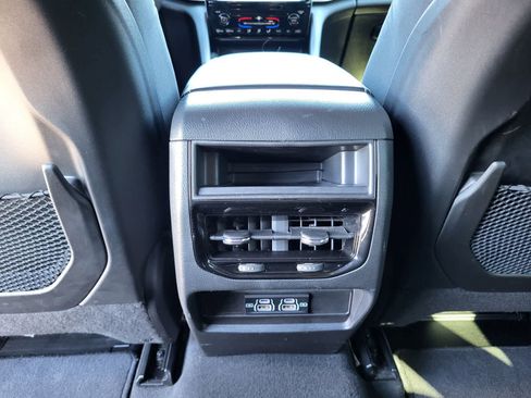 Used 2024 Jeep Grand Cherokee Laredo X AWD/4WD image 30