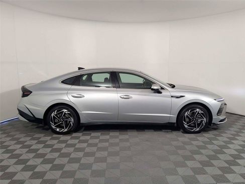 Used 2026 Hyundai Sonata SEL FWD image 4