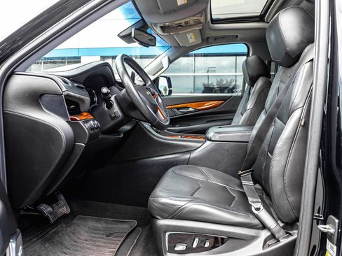 Used 2016 Cadillac Escalade Luxury AWD/4WD image 7