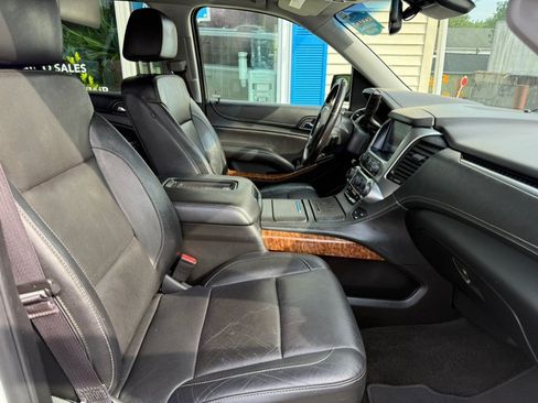 Used 2017 Chevrolet Suburban Premier AWD/4WD image 34