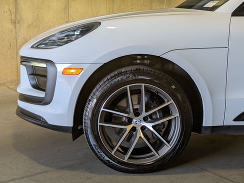 Certified 2025 Porsche Macan image 16
