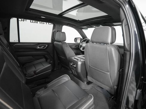 Used 2023 GMC Yukon XL SLT AWD/4WD image 19