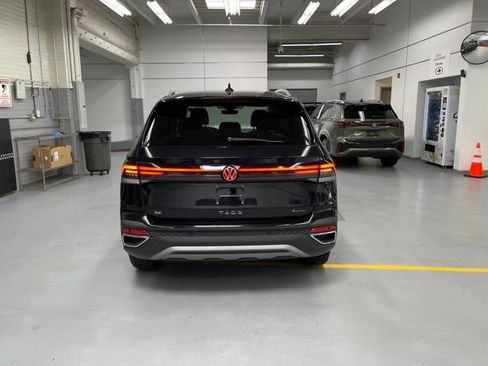 New 2025 Volkswagen Taos SE w/ Panoramic Sunroof Package AWD/4WD image 3