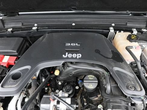 Used 2021 Jeep Wrangler Unlimited Sahara AWD/4WD image 30