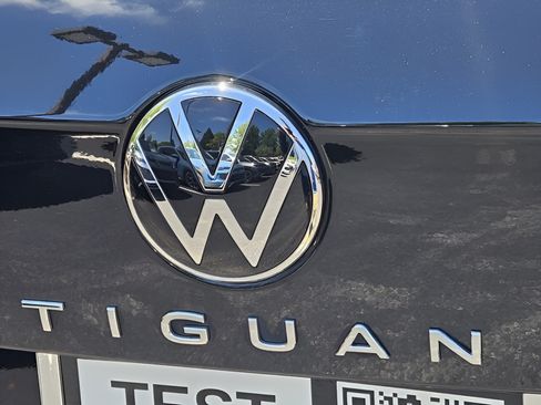 Used 2023 Volkswagen Tiguan SE R-Line FWD image 30
