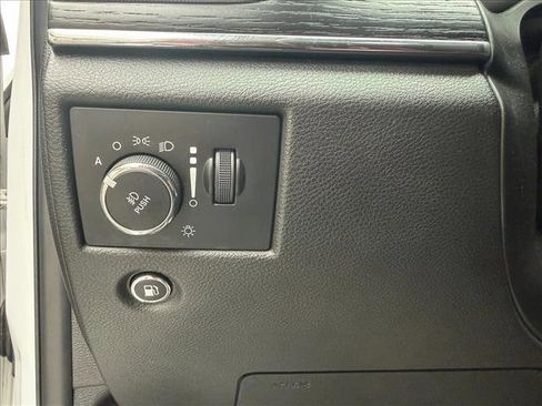 Used 2018 Jeep Grand Cherokee Summit image 20