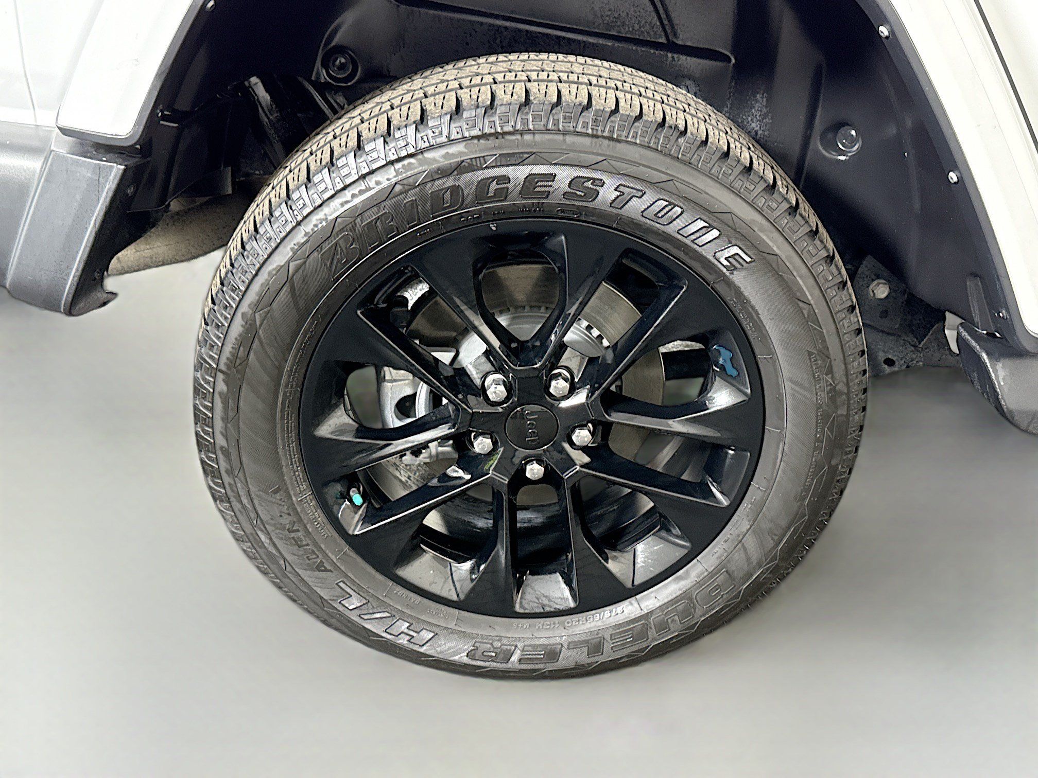 Used 2023 Jeep Wrangler Unlimited Sahara AWD/4WD image 33