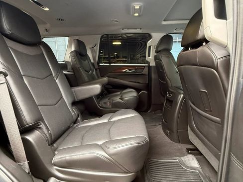 Used 2017 Cadillac Escalade Luxury RWD image 18