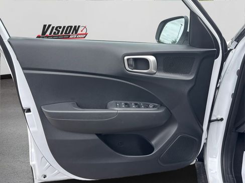 Certified 2025 Hyundai Venue SEL FWD image 16