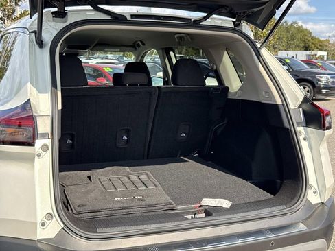 Certified 2023 Nissan Rogue SV image 12