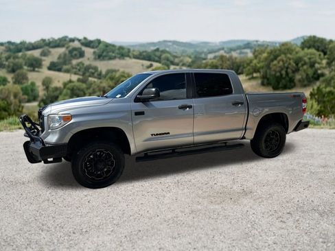 Used 2015 Toyota Tundra SR5 w/ SR5 Upgrade Package AWD/4WD image 4