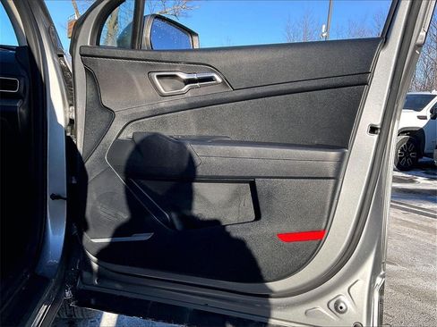 Used 2023 Kia Sportage LX image 11