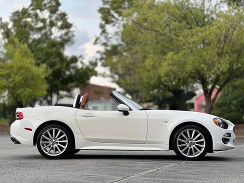 Used 2018 FIAT 124 Spider Lusso w/ Convenience Group RWD image 4