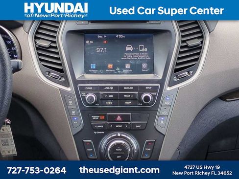 Used 2017 Hyundai Santa Fe SE FWD image 19