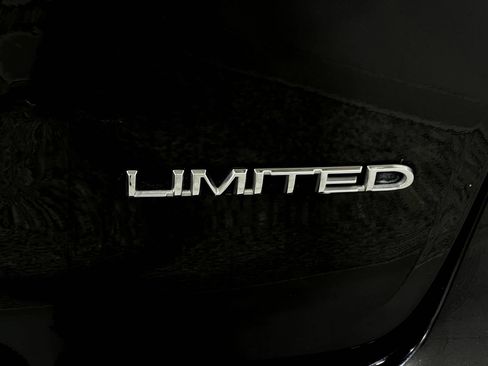 Used 2019 Chrysler Pacifica Limited FWD image 42