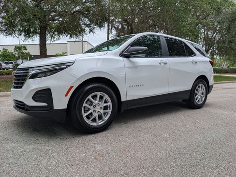 Used 2024 Chevrolet Equinox LS w/ LS Convenience Package FWD image 3