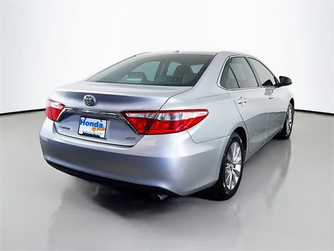 Used 2017 Toyota Camry XLE image 7