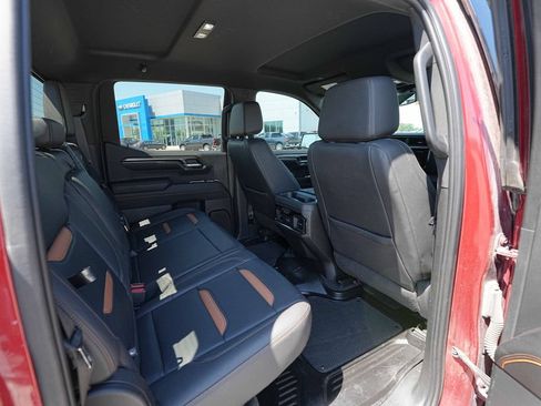 Used 2023 GMC Sierra 1500 AT4 w/ AT4 Preferred Package AWD/4WD image 26