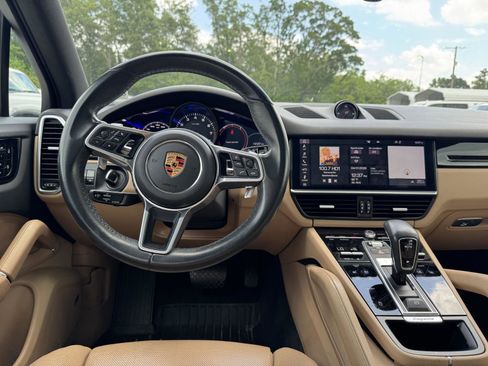 Used 2020 Porsche Cayenne image 19