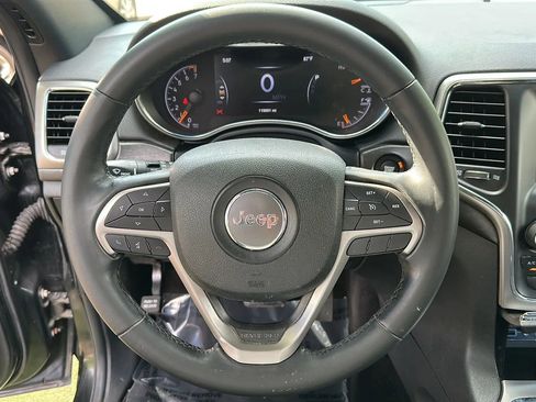 Used 2018 Jeep Grand Cherokee Laredo AWD/4WD image 28