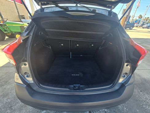 Used 2018 Nissan Kicks SV FWD image 46