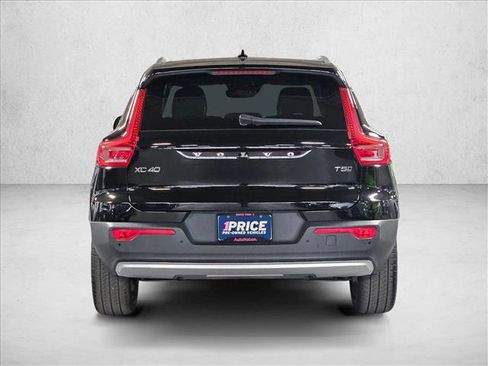 Used 2019 Volvo XC40 T5 Momentum image 7