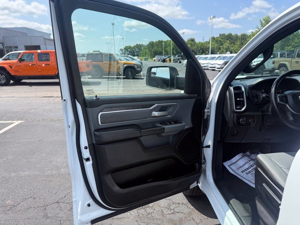 Used 2022 RAM 1500 Big Horn AWD/4WD image 12