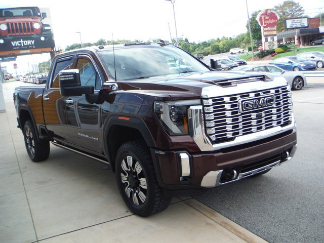 Used 2024 GMC Sierra 3500 Denali AWD/4WD image 16