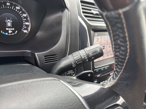 Used 2019 Ford Explorer Platinum image 28