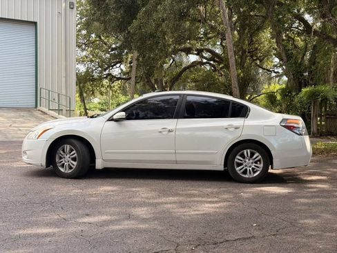 Used 2010 Nissan Altima 2.5 S w/ Convenience Plus Pkg FWD image 8