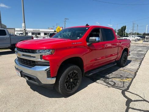 Used 2021 Chevrolet Silverado 1500 LT w/ Convenience Package II AWD/4WD image 2