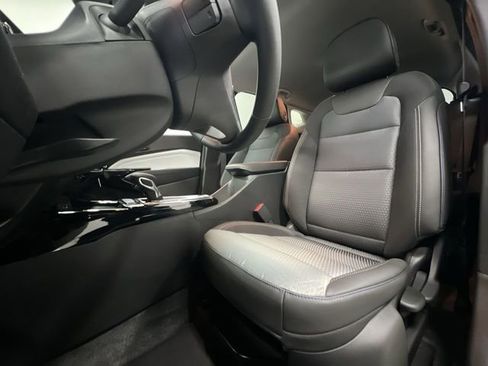New 2026 Chevrolet Trax LT w/ LT Convenience Package FWD image 18