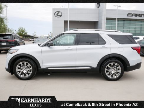 Used 2026 Ford Explorer Platinum RWD image 3