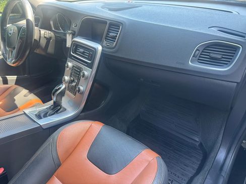 Used 2017 Volvo V60 T5 Cross Country Platinum AWD/4WD image 24