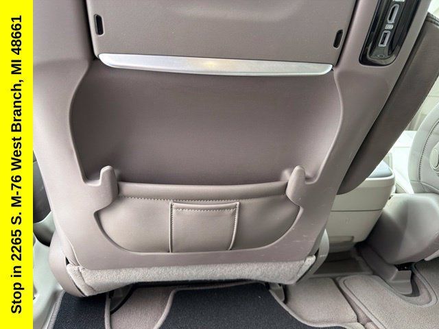 Used 2017 Chrysler Pacifica Touring-L Plus FWD image 16