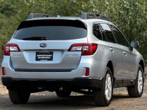 Used 2017 Subaru Outback 2.5i Premium AWD/4WD image 7