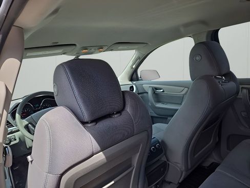 Used 2017 Chevrolet Traverse LS FWD image 14