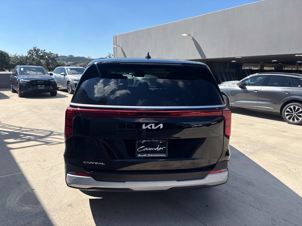 Used 2026 Kia Carnival FWD image 12