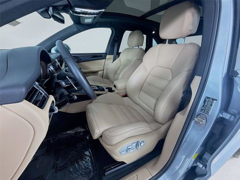 New 2025 Porsche Macan image 5