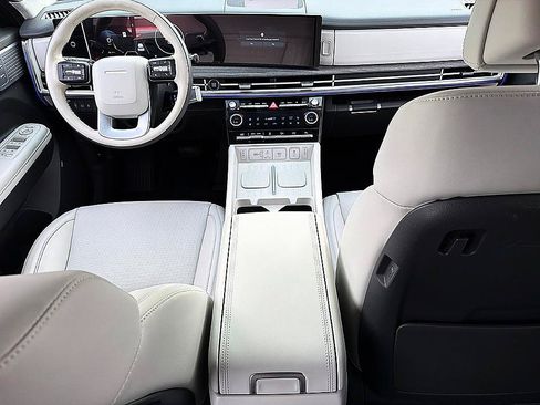 Certified 2025 Hyundai Santa Fe Calligraphy FWD image 7