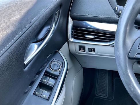 Used 2019 Cadillac XT4 Luxury w/ Cold Weather Package FWD image 33